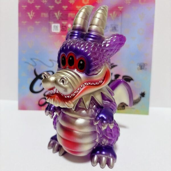 アートジャンキー ART JUNKIE 三眼龍神 カームドラゴン クリアーパープル ソフビ 墓場の画廊