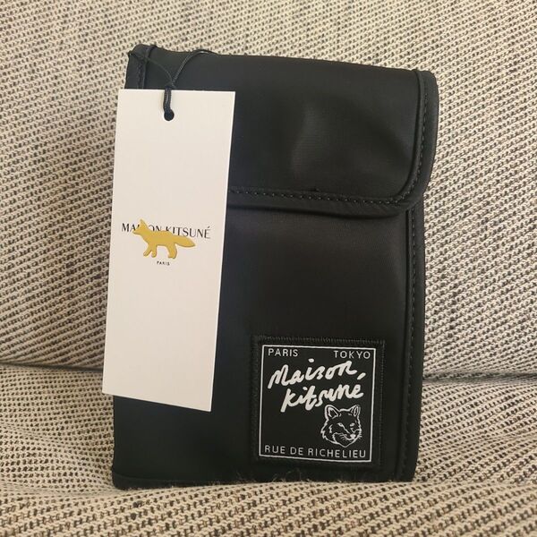 人気★maison kitsune THE TRAVELLER ネックポーチ