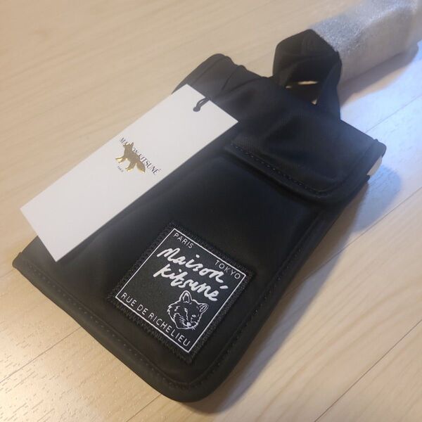【新品】maison kitsune THE TRAVELLER サコッシュ