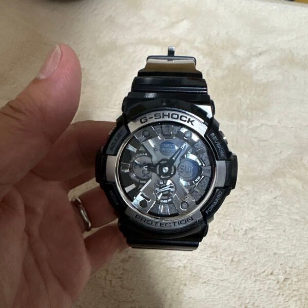 CASIO G-SHOCK GA-200BW 腕時計 ブラック