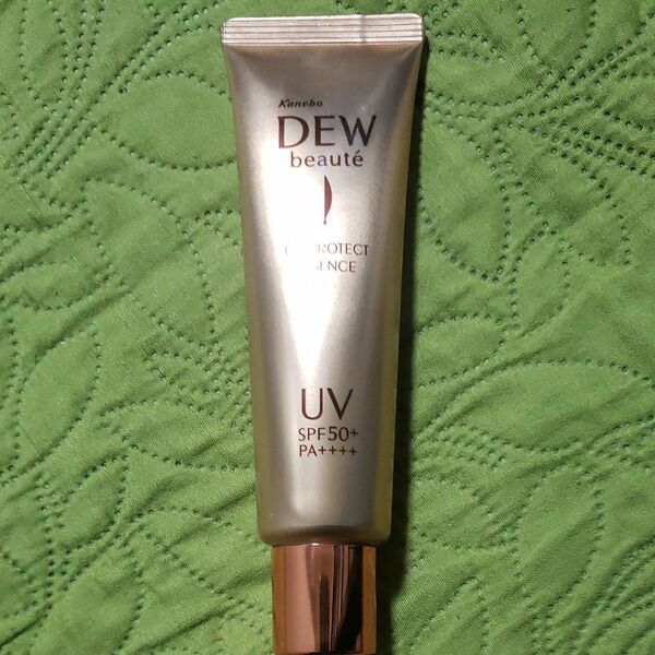 カネボウ DEW beaute UVプロテクトエッセンス SPF50+ PA++++