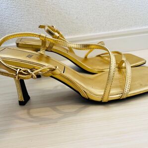 ZARA 完売品 サンダル ストラップ ヒール