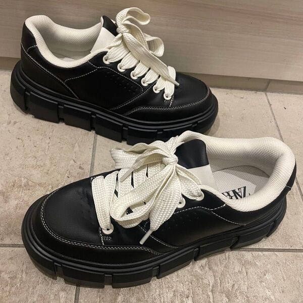 美品 ZARA ザラ チャンキーソール スニーカー 27.5cm ブラック 黒白