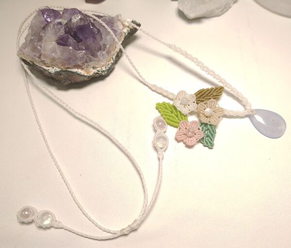 【ハンドメイド】ブルーカルセドニーマクラメネックレス【天然石】