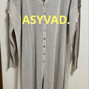 ASYVAD. アシヴェイド ベージュ ラメ ボタン デザイン カーディガン