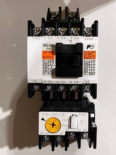 SC-05 コイルAC100V 1a1b サーマルリレー5-8A 電磁開閉器