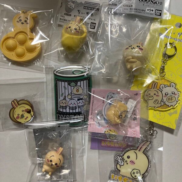 ちいかわ うさぎ ラメアクリルキーホルダー ハグコット4 缶バッジ ならぶんです。2 おくるみマスコットチャーム 未使用品