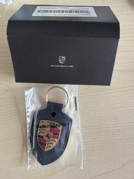 ポルシェ PORSCHE ブラック キーホルダー クレスト 黒 エンブレム 純正 レザー 未使用