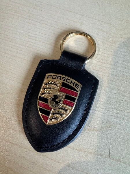 ポルシェ クレスト キーホルダー ドイツ製 純正 新品 ブラック レザー PORSCHE ドイツ製①