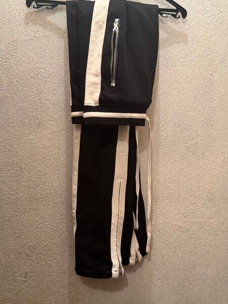 サイドラインパンツ 黒×白ライン ジッパー付きFEAR OF GOD