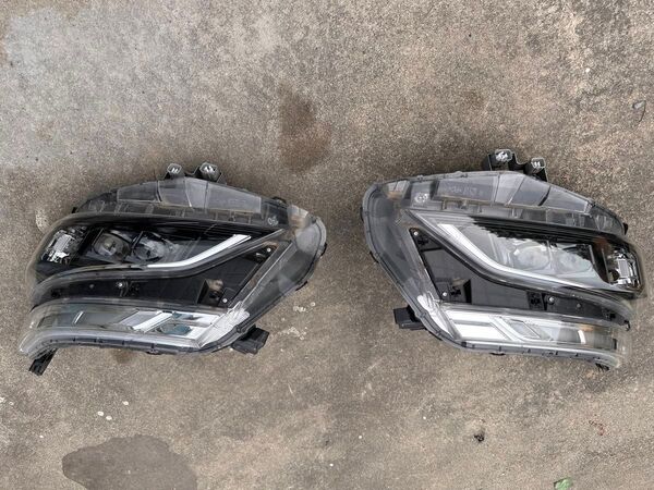 【ジャンク品】トヨタ ヴォクシー 80 後期 純正 LED ヘッドライト 81150-28J10 ICHIKOH