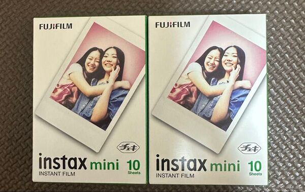 FUJIFILM instax mini用の10枚入りインスタントフィルム、2パックセット。