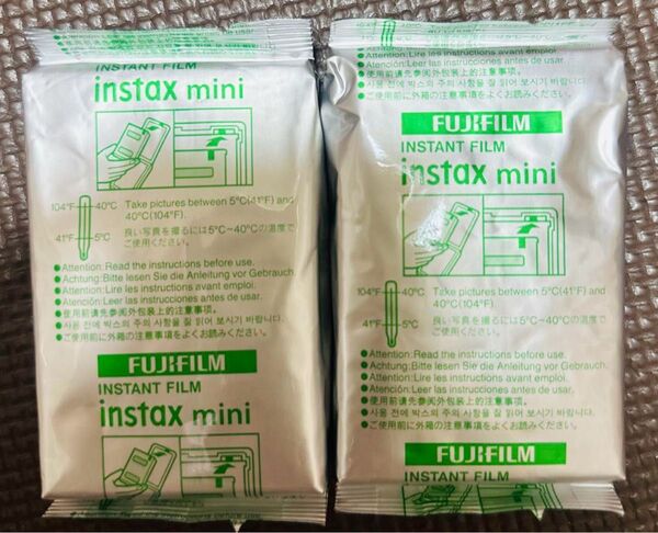 FUJIFILMのinstax mini用インスタントフィルム2パックセット。