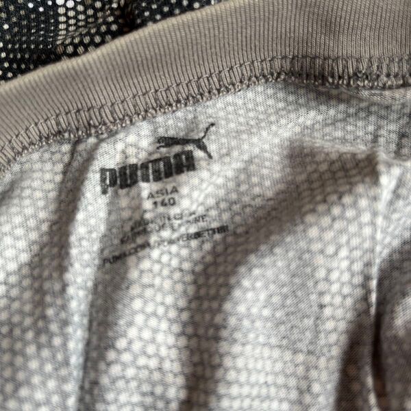PUMA ドット柄Tシャツ 140キッズ。体操着の下とか普段使いに。(41)