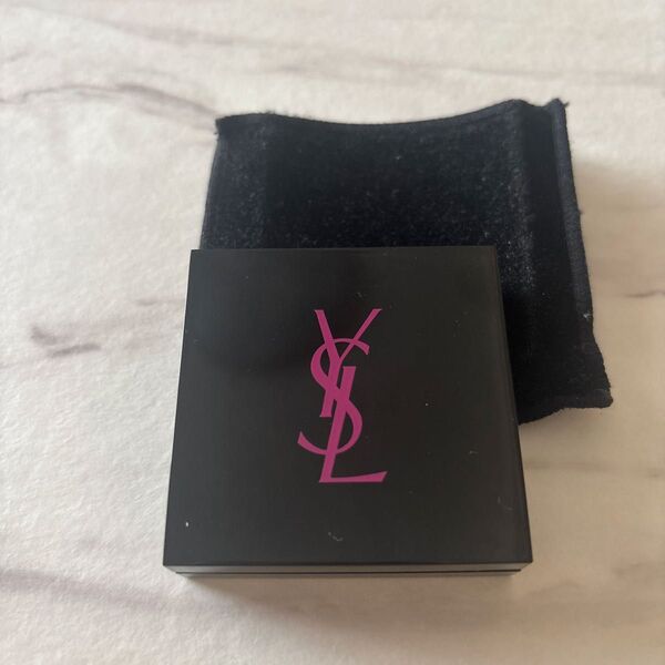 Yves Saint Laurent インデンス ソリッド パヒューム