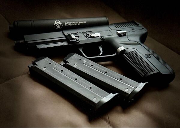 Voisky FN57 ハンドガン エアガン SLONG AIRSOFT 14mm逆ネジ スリムサプレッサー 付き