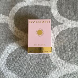 【新品未使用】ブルガリ ローズエッセンシャル 5ml ミニ香水