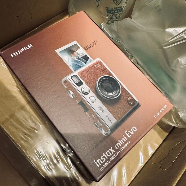 新品 未使用品 フジフィルム INSTAX mini Evo brown チェキ インスタントカメラ USB Type-Cモデル