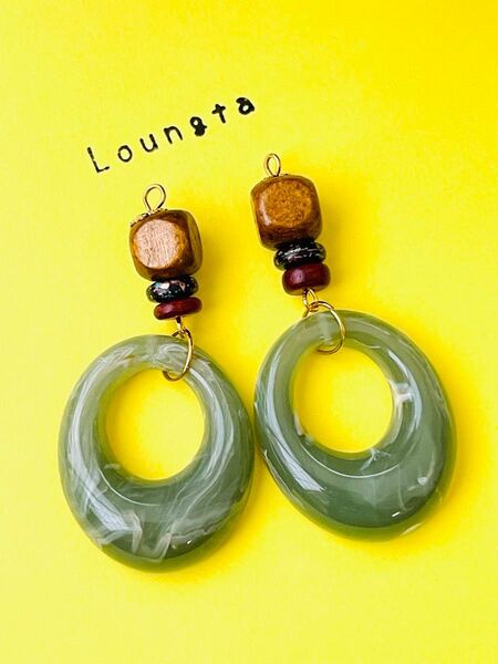 698ハンドメイドピアス 樹脂ピアス 金属フック 高品質樹脂ピアス 個性派ピアス イヤリング ノンホールイヤリング