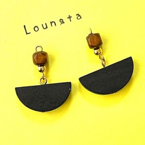 953ハンドメイドピアス ハンドメイドイヤリング ウッドビーズピアス ブラウン ブラック 軽いピアス