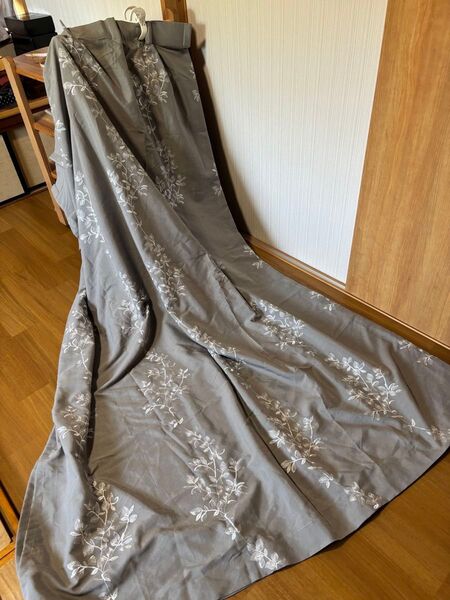 リーフ柄 刺繍入り グレー カーテン