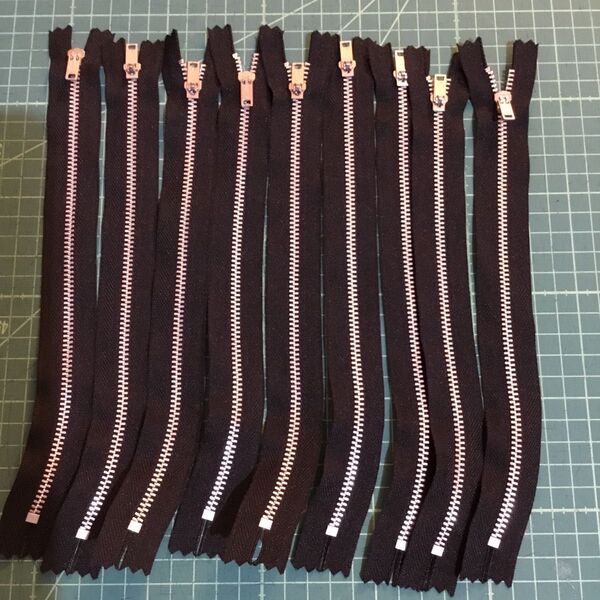 ファスナー ミトラ ブラック 23cm 9本