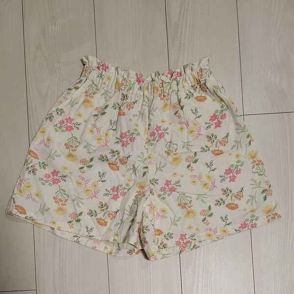 UNIQLO小花柄ショートパンツ140cm