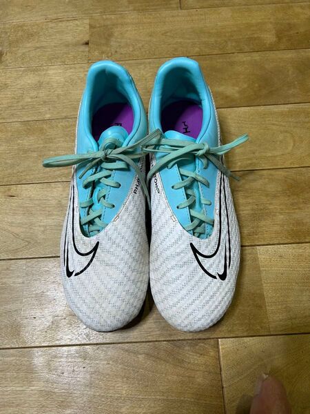 ナイキNIKEサッカースパイク ハードグラウンド用 ナイキ ファントムGX アカデミー HG DD9470-300 25.5センチ