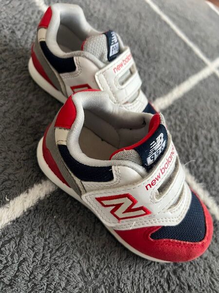 New Balance キッズスニーカー
