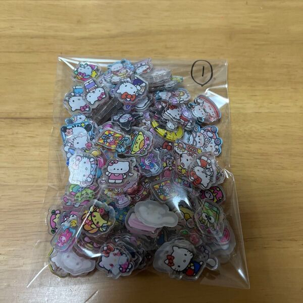 ①アクリルパーツ サンリオ