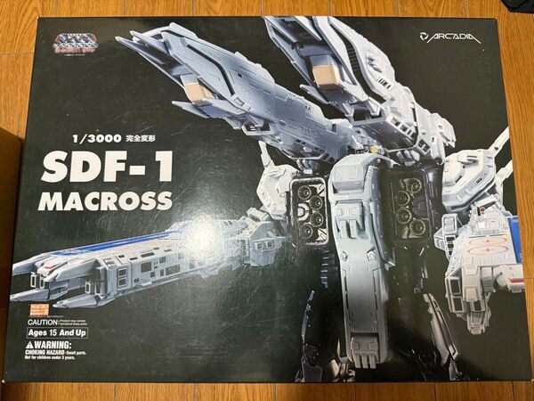 アルカディア 超時空要塞マクロス ~愛・おぼえていますか~ 1/3000 完全変形 SDF-1 フィギュア 戦艦 MACROSS