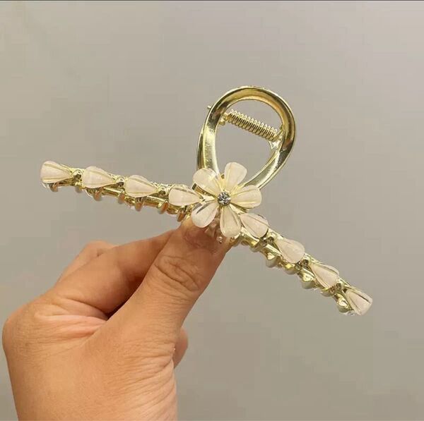 ヘアクリップ 髪留め 韓国 大きめ エレガント バンスクリップ 華やか 演奏会 上品 花 フラワー キラキラ 涼やか 簡単