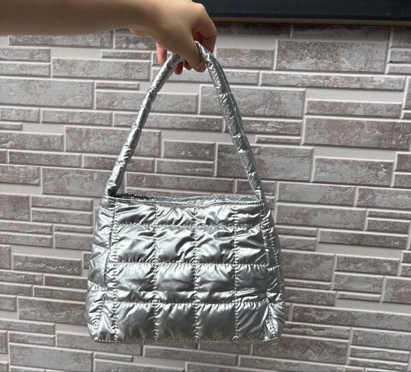 新品 未使用 レディース キルティング ショルダーバッグ ハンドバッグ シルバー
