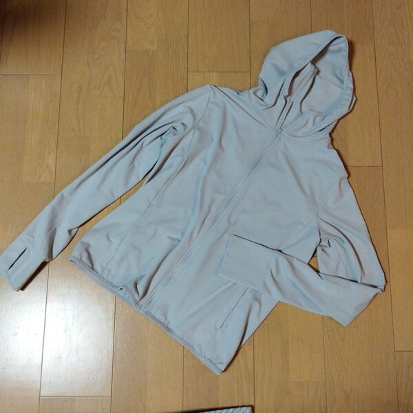 ユニクロUNIQLO エアリズム UVカットメッシュライトグレー フルジップパーカー