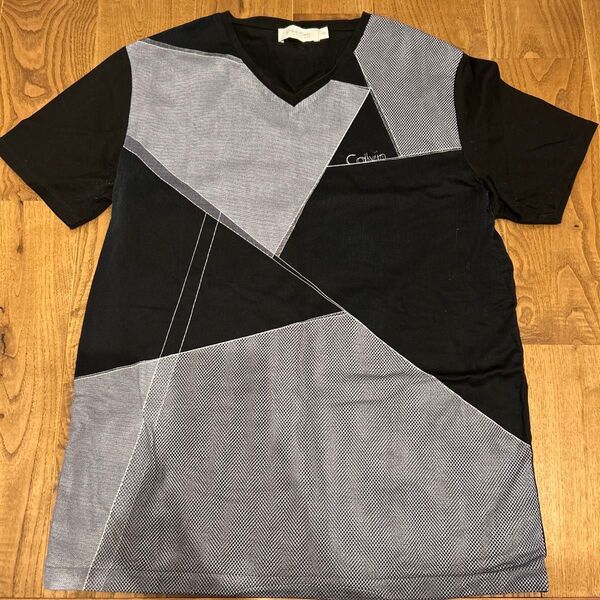 Calvin Klein VネックTシャツ メンズ 黒 グレー 幾何学模様