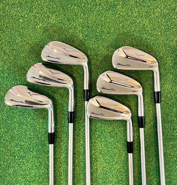 Mizuno Pro 221アイアンセット(PW〜5I)6本 KBS TOUR C-Taper Xシャフト マッスルバック