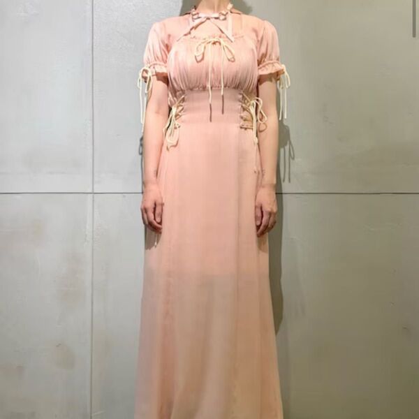【タグ付き新品】パメオポーズ PAMEO POSE 2023年SS 定価29,700円 ピンク半袖ワンピース 光沢