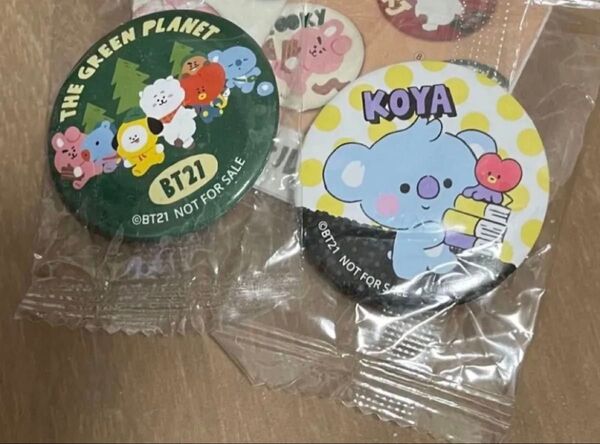BT21×くら寿司 缶バッジ 2つ