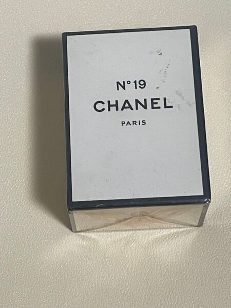 CHANEL N°19 香水 未開封品