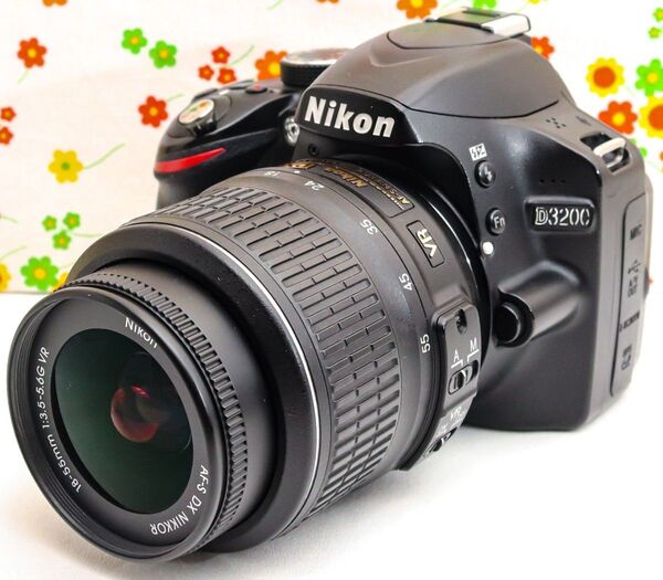 美品 Nikon D3200☆高画質一眼レフ☆初心者オススメ☆スマホに転送♪