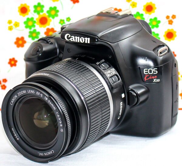 Canon kiss x50☆スマホにラクラク転送!☆一眼レフ☆高性能映像機能!