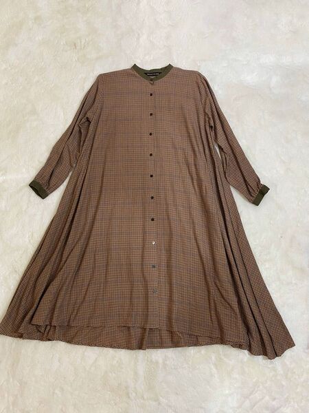 美品 ミズイロインド ロングシャツワンピース バンドカラー チェック柄 薄手