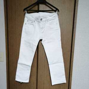  white color cropped pants ( knees under length of the legs 52cm) Denim pants 