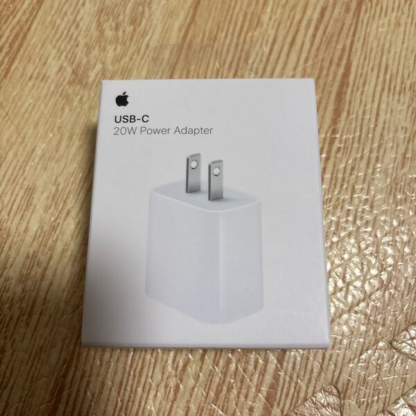 ④新品未使用 箱付き アップル 純正 Apple USB-C 電源 A2305 20W PD ACアダプタ 充電器 iPhone