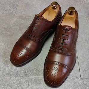 【Salvatore Ferragamo】 セミブローグストレートチップ