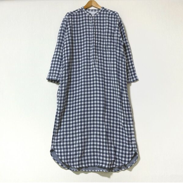 無印良品 バンドカラーに青白ギンガムチェックのゆるっとロングシャツワンピース