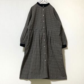 バンドカラーにギンガムチェックのゆるっとロングワンピース