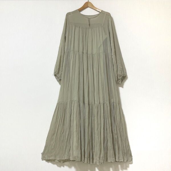 クルーネックにワッシャー加工のひらひらロングティアードワンピース