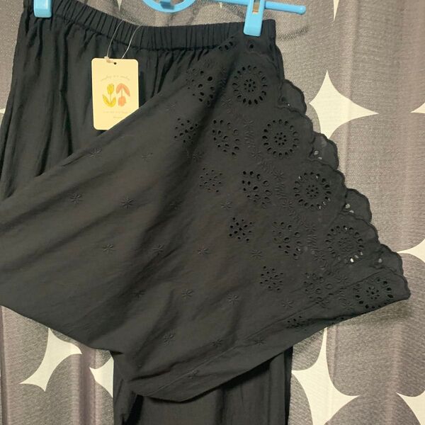 刺繍入りパンツ 新品未使用 タグ付き ブラック