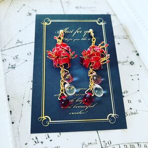 曼珠沙華 彼岸花 ゴールド赤 ピアス イヤリング ワイヤーフラワー リコリス レッド
